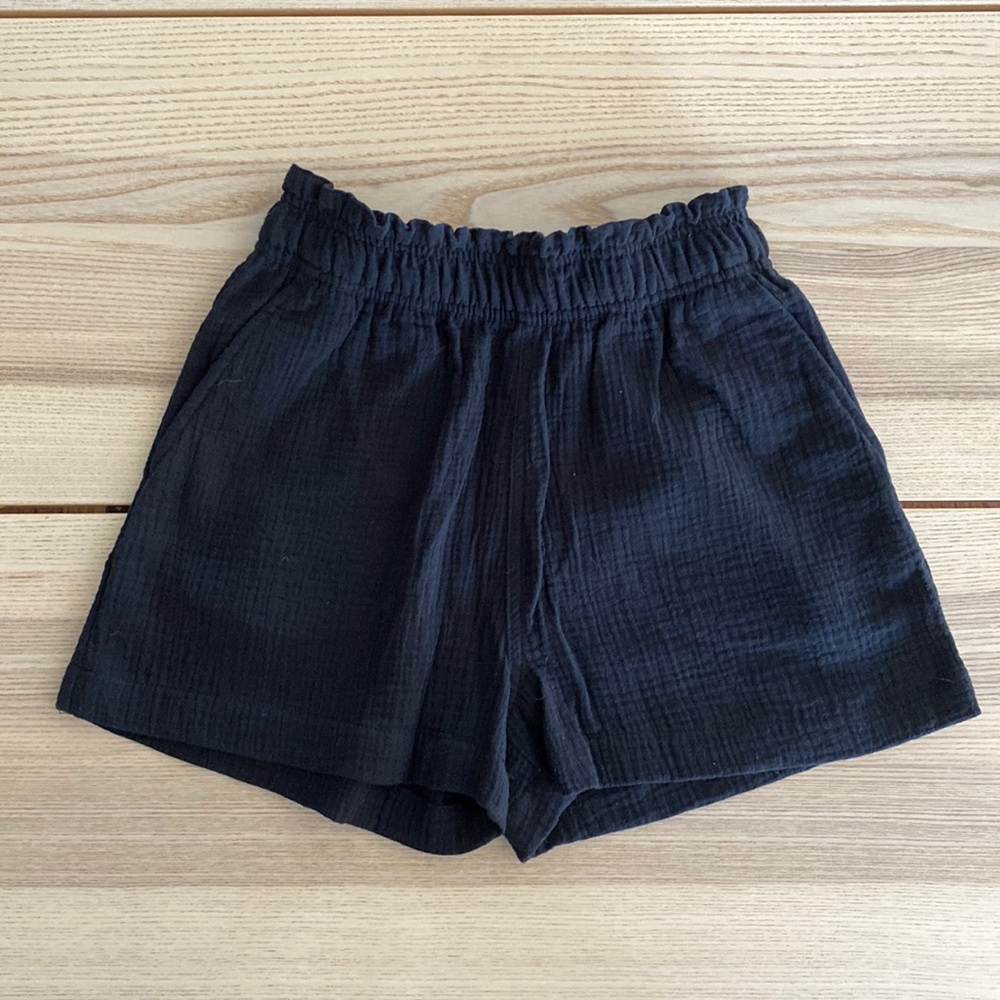NWT H&M black crinkle cotton shorts